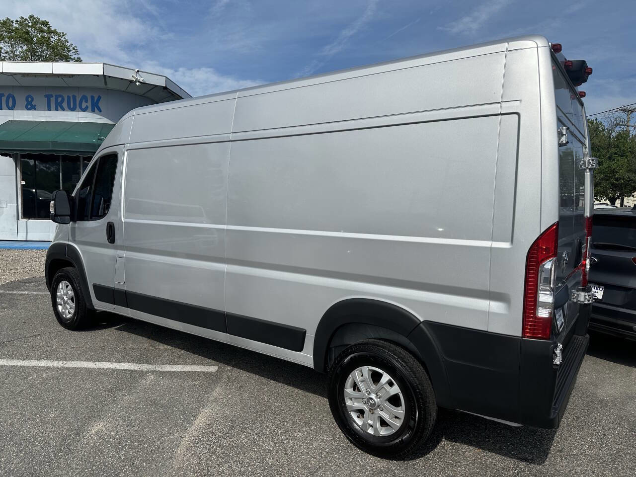 Used 2024 RAM ProMaster 3500 w/ Quick Order Package 22G SLT FWD image 8