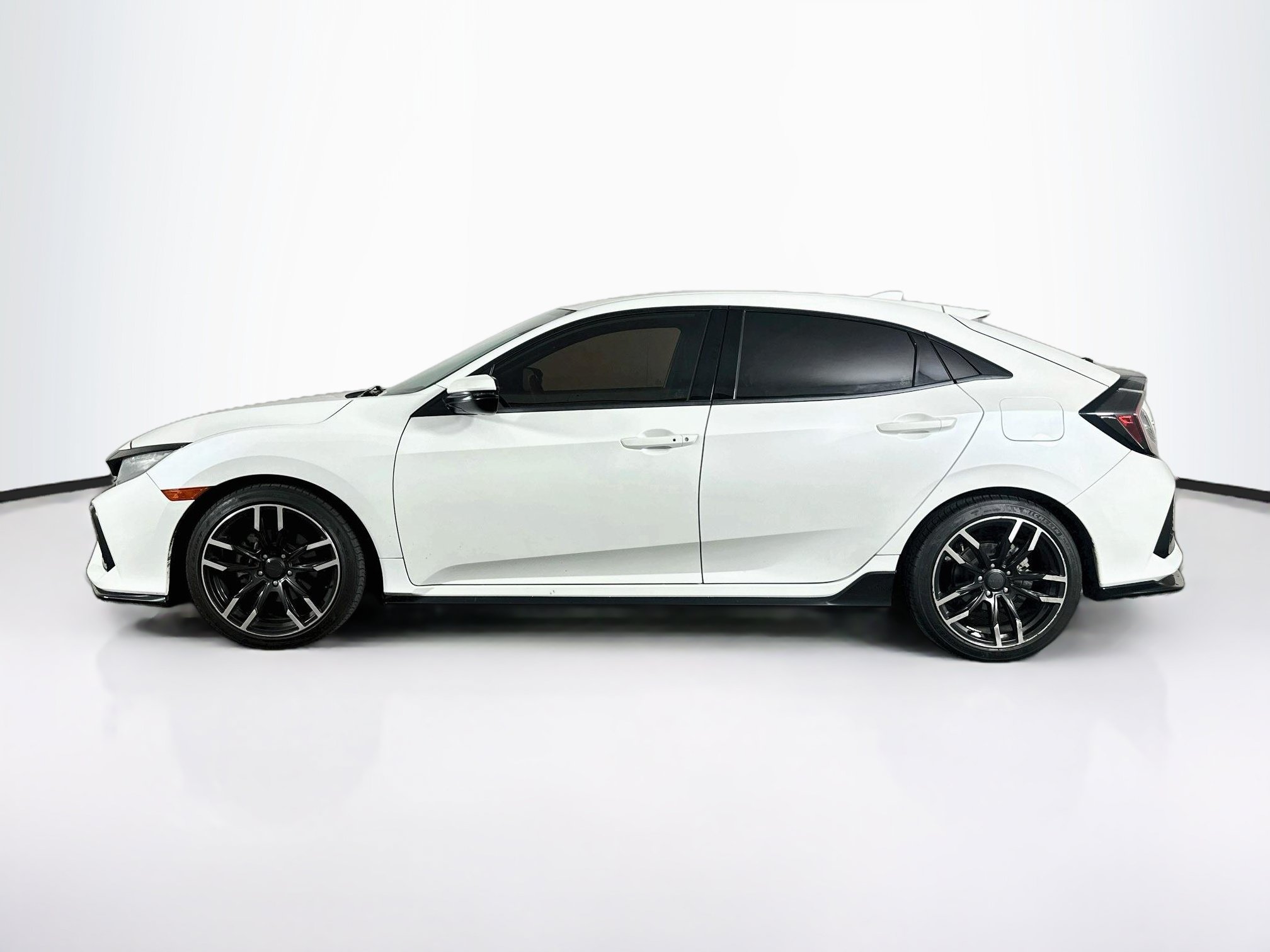 Used 2018 Honda Civic Sport Touring image 4