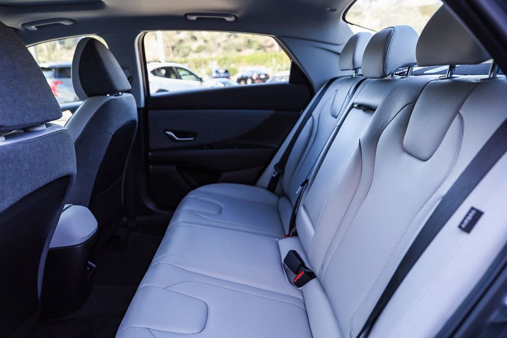 Certified 2024 Hyundai Elantra Limited FWD image 16