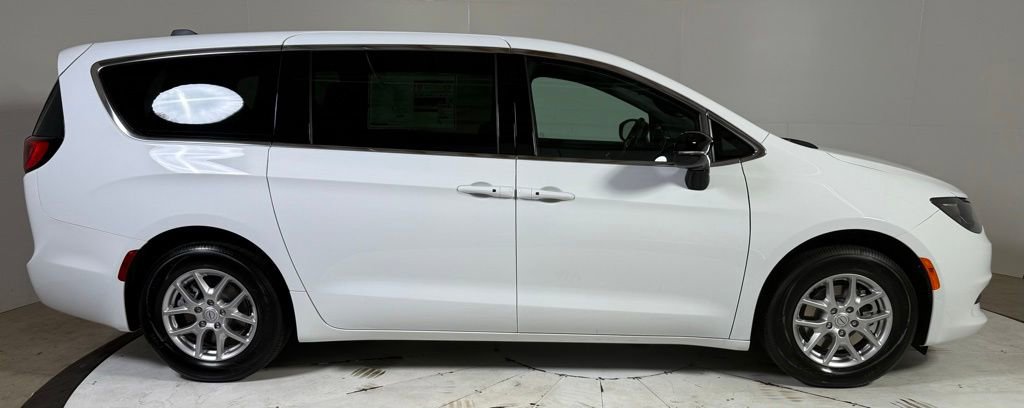 New 2026 Chrysler Voyager LX image 8
