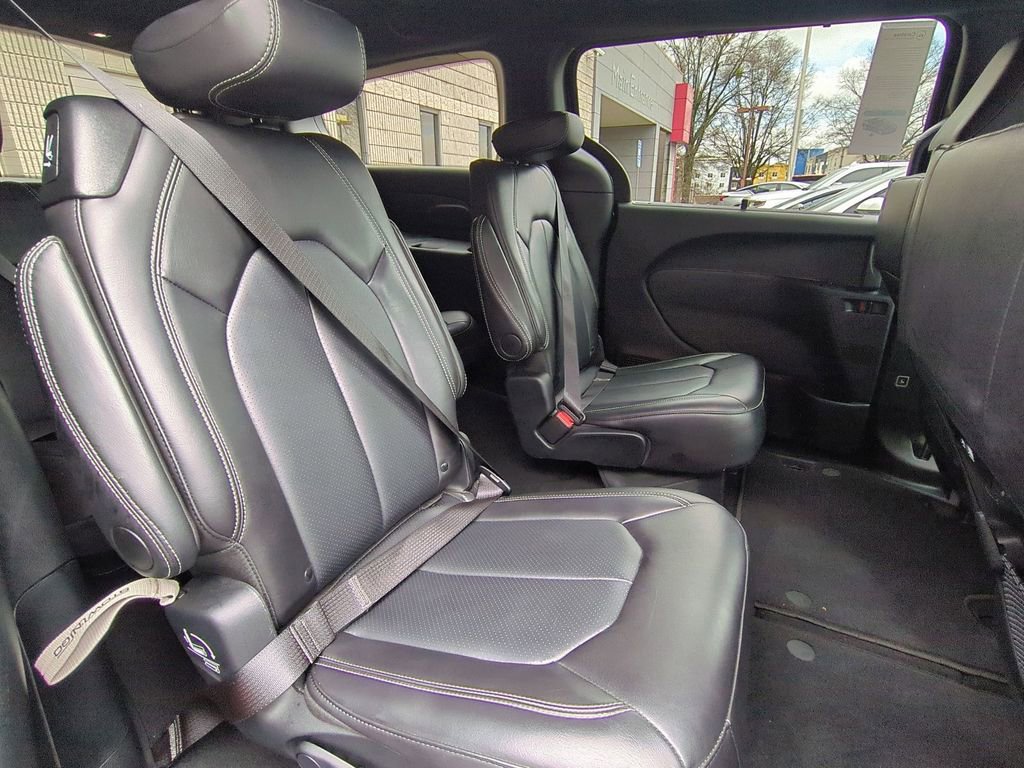 Used 2025 Chrysler Pacifica Select image 30