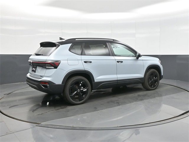New 2026 Volkswagen Taos SE image 7