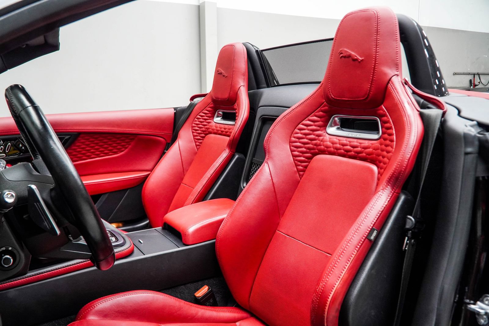 Used 2023 Jaguar F-TYPE R-Dynamic AWD/4WD image 39