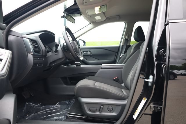 Certified 2025 Nissan Rogue SV FWD image 13