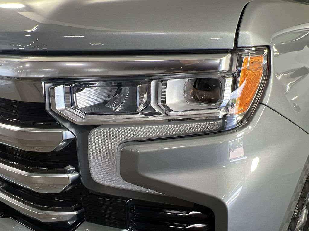 Certified 2026 Chevrolet Silverado 1500 High Country w/ Technology Package AWD/4WD image 35