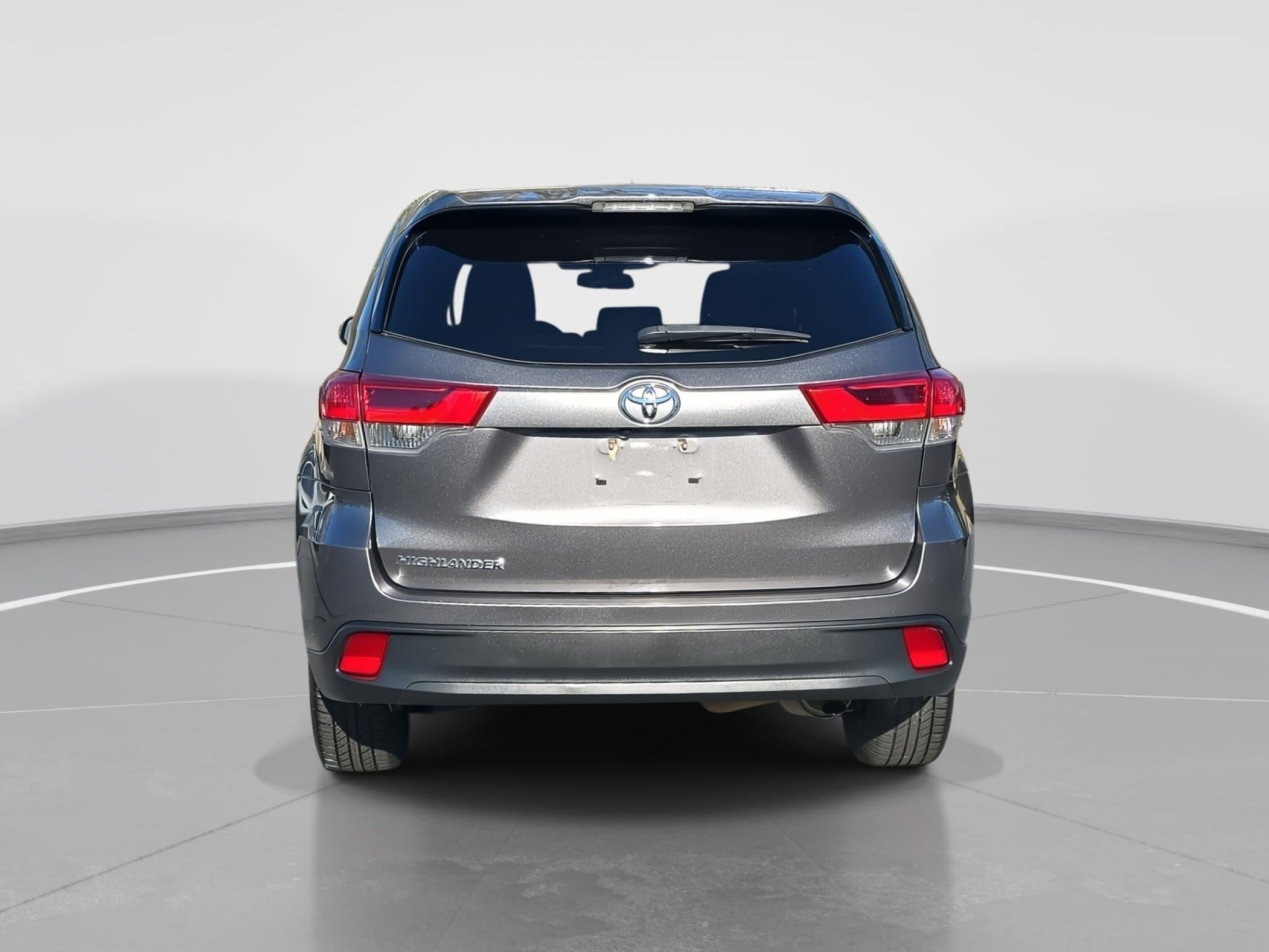 Used 2019 Toyota Highlander LE image 6