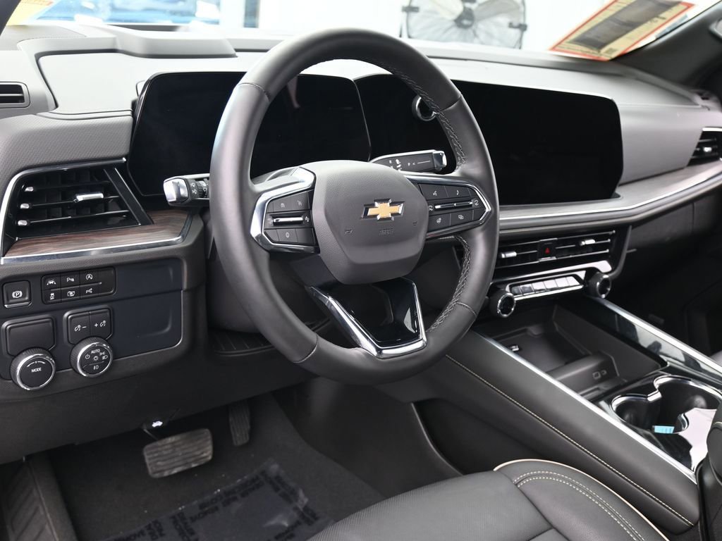 New 2025 Chevrolet Suburban Premier image 13