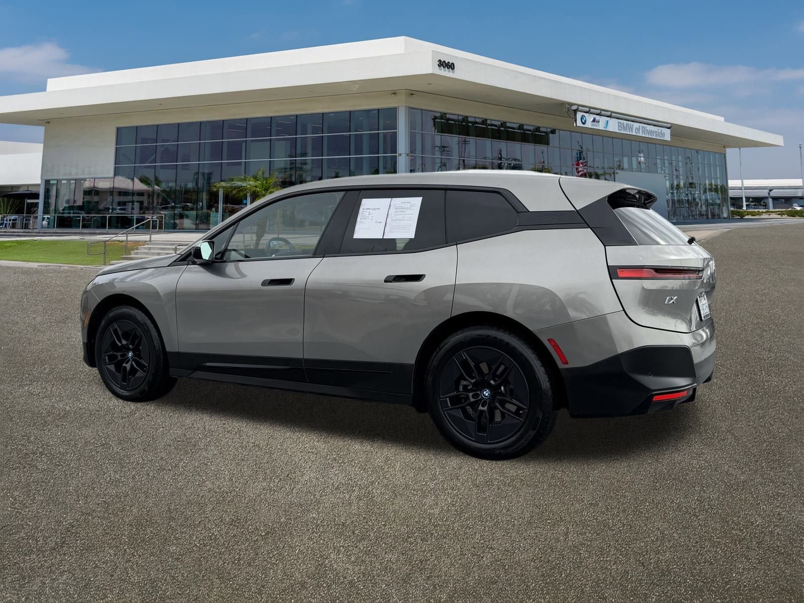 Used 2024 BMW iX xDrive50 w/ Radiant Heating Package image 7