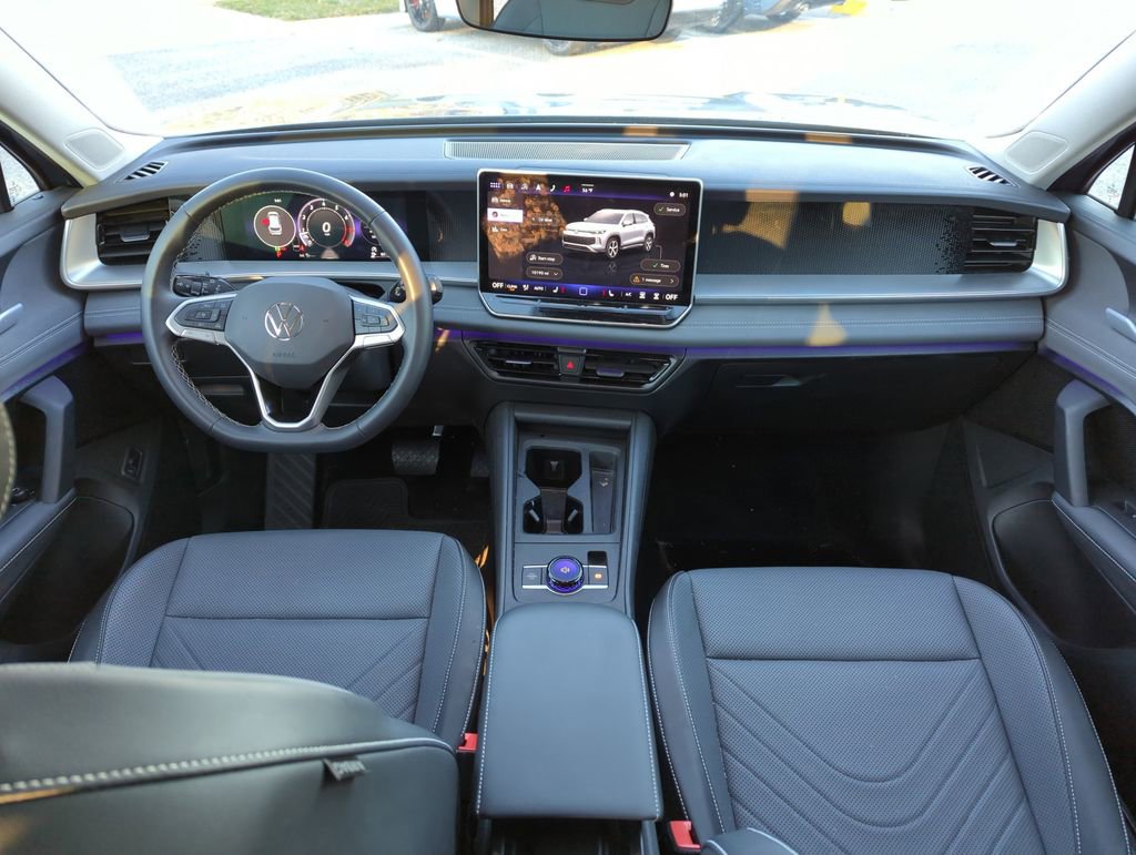 Certified 2025 Volkswagen Tiguan SE image 14