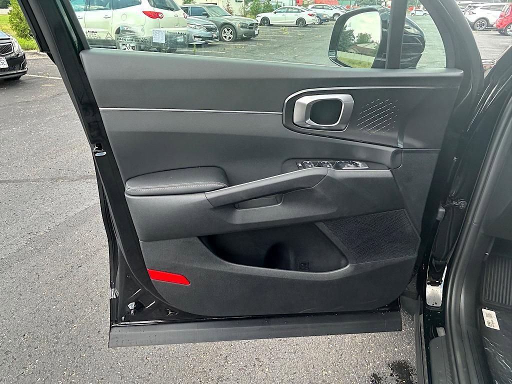 New 2025 Kia Sorento LX image 12