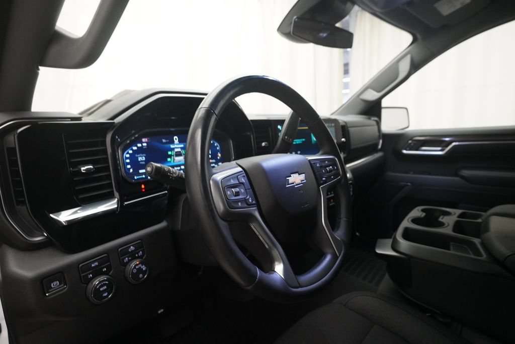 Used 2024 Chevrolet Silverado 1500 LT AWD/4WD image 8