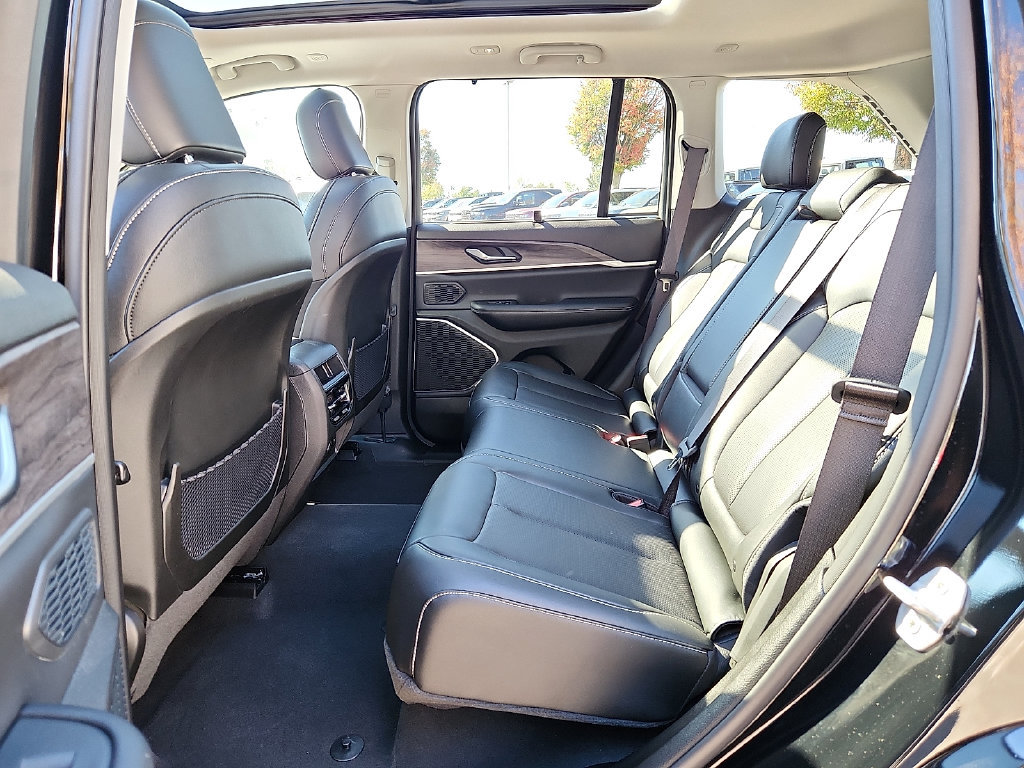 Used 2024 Jeep Grand Cherokee Limited 4xe w/ Luxury Tech Group II AWD/4WD image 10
