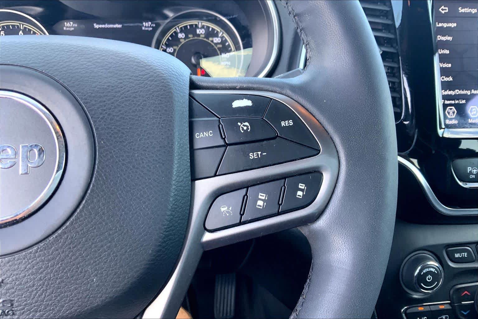 Used 2022 Jeep Cherokee Limited AWD/4WD image 25