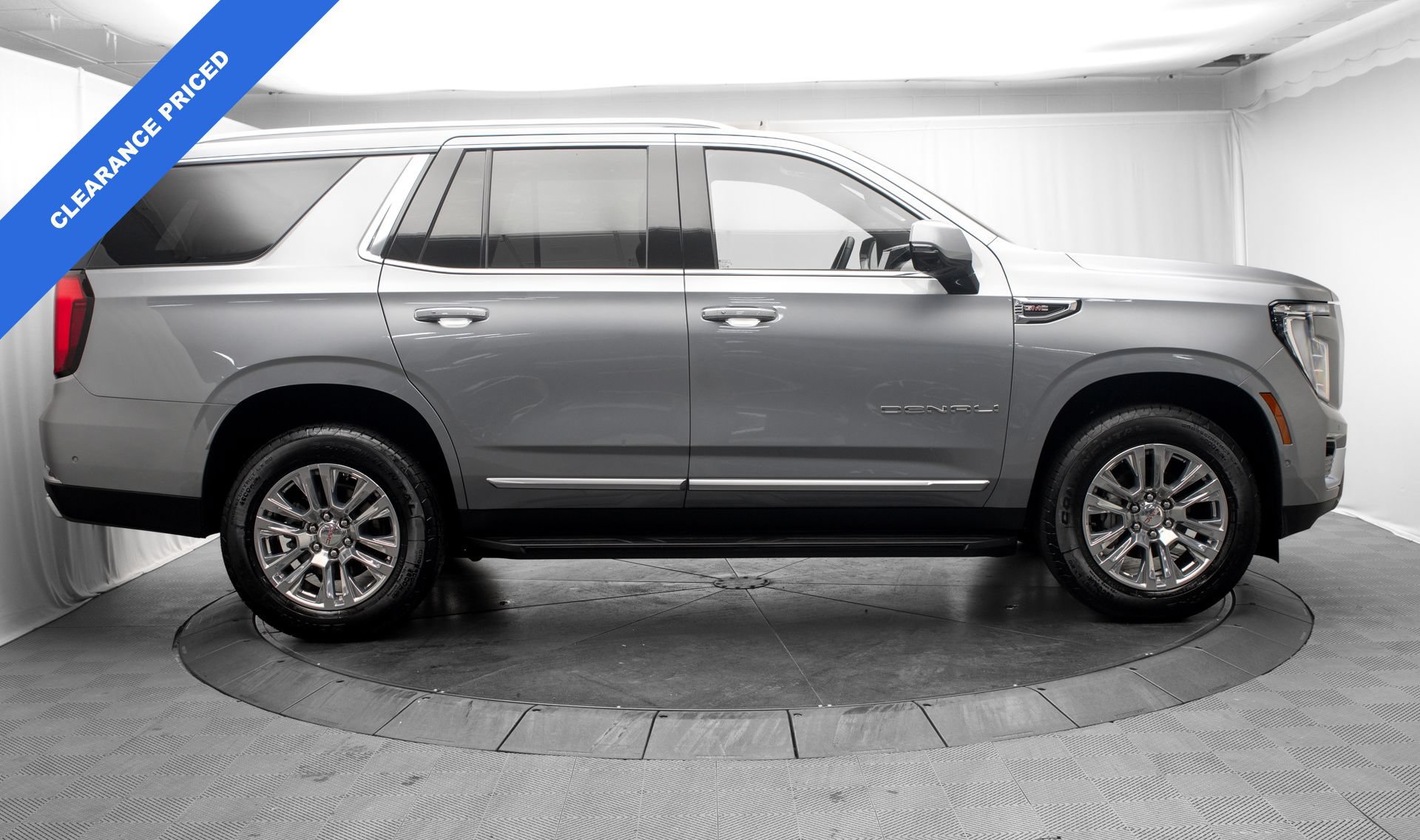 Used 2025 GMC Yukon Denali AWD/4WD image 2