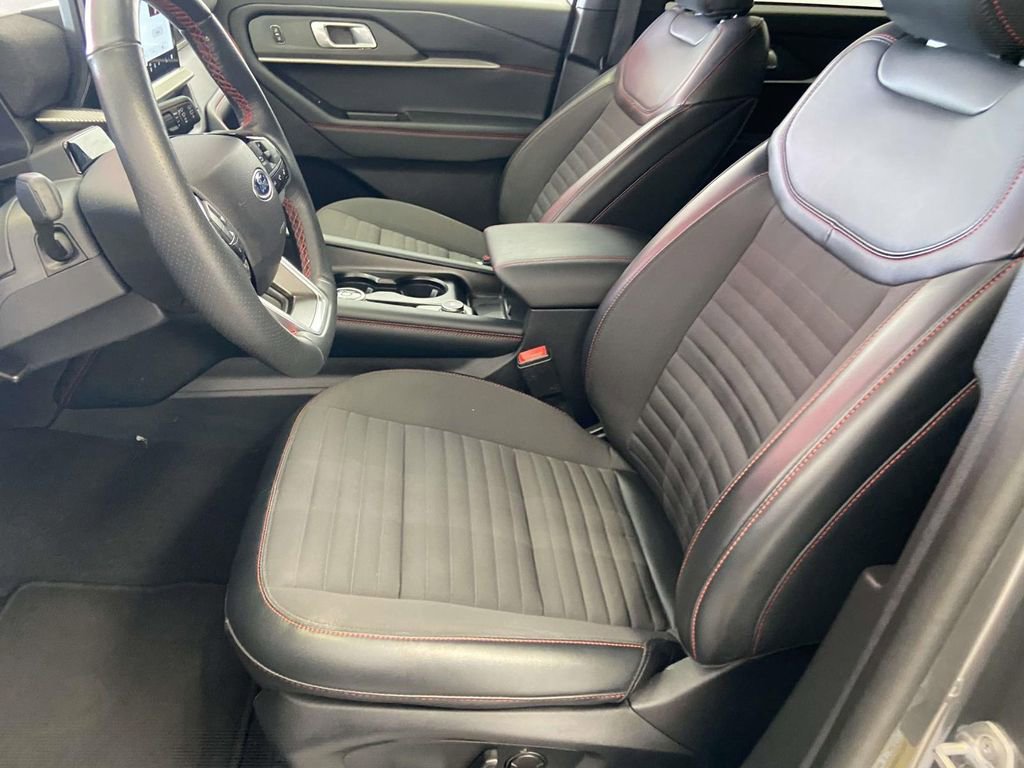 Used 2025 Ford Explorer ST-Line image 17