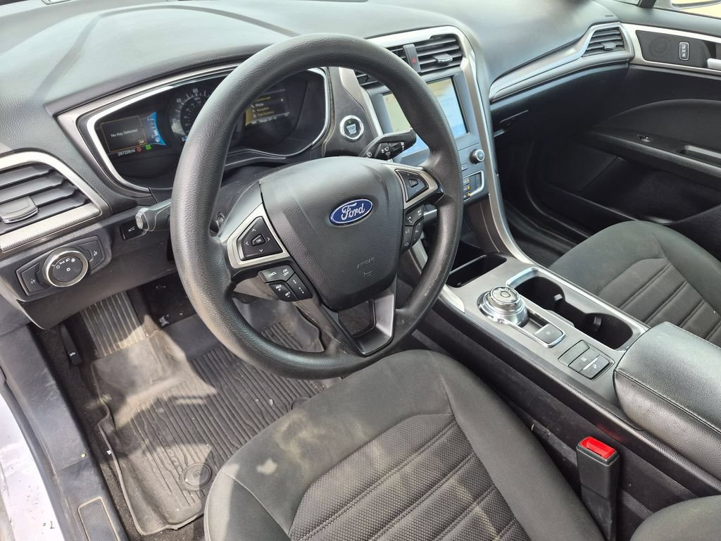 Used 2020 Ford Fusion SE FWD image 12