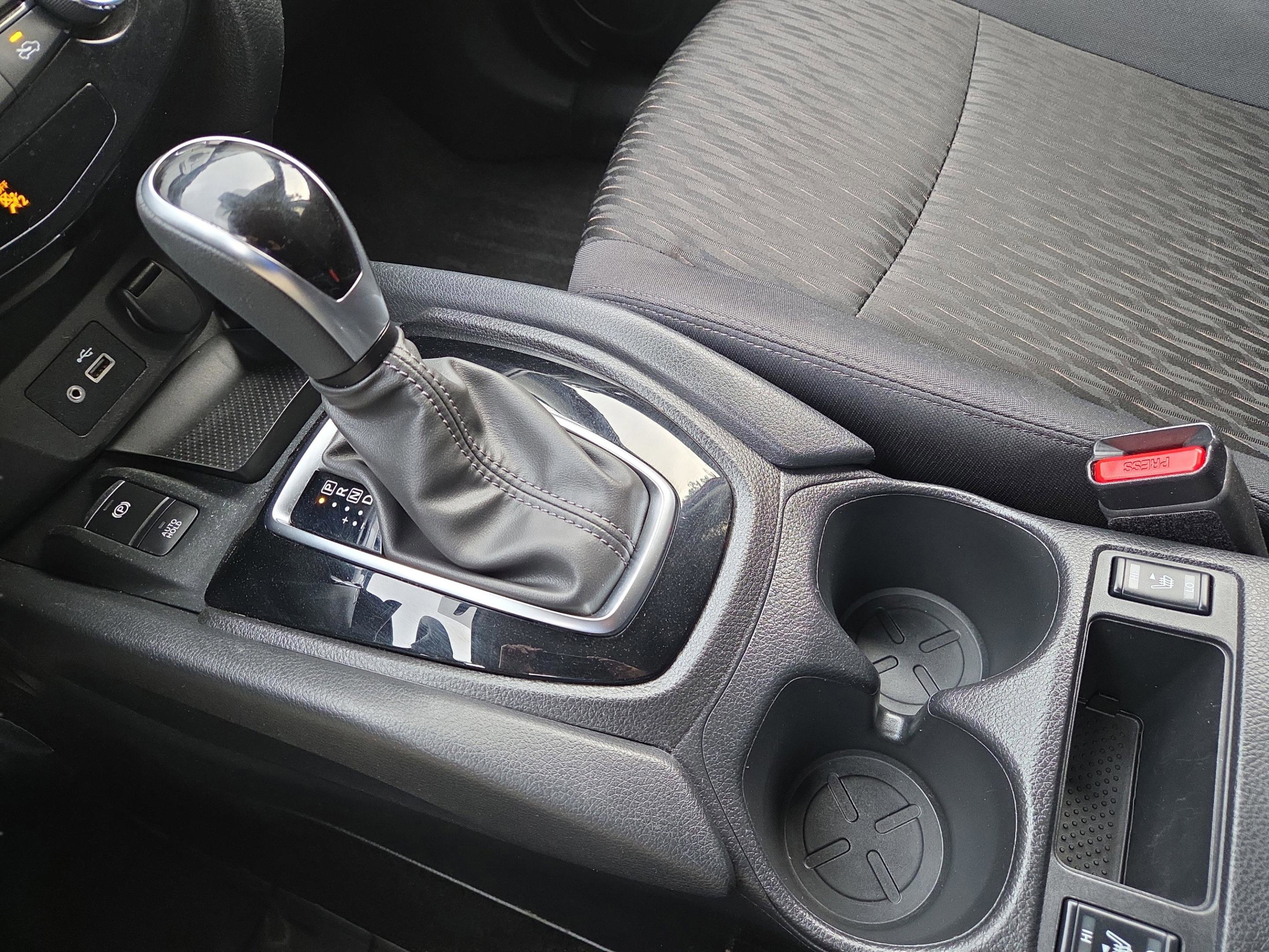 Used 2020 Nissan Rogue SV w/ Premium Package image 23