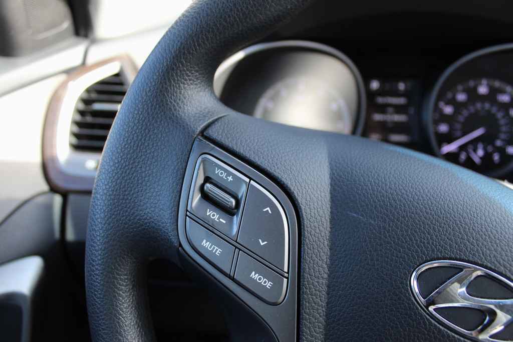 Used 2017 Hyundai Santa Fe Sport w/ 2.4L Value Package 06 FWD image 17