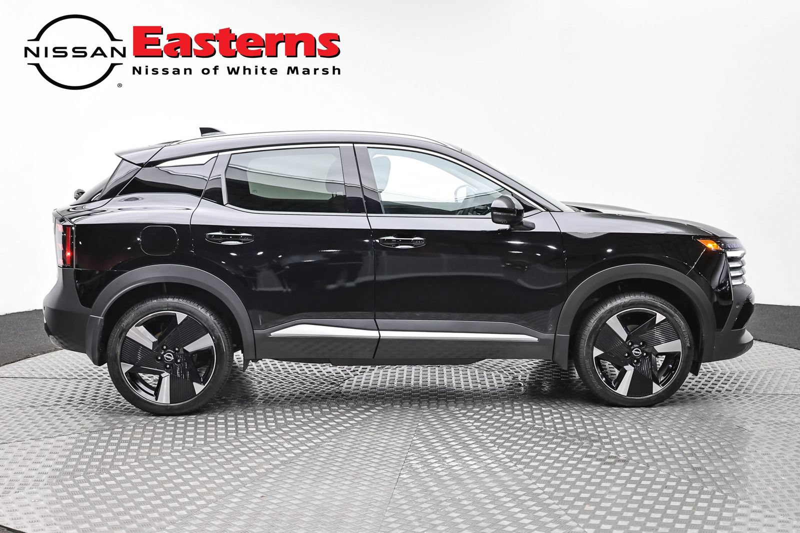 Used 2026 Nissan Kicks SR w/ SR Premium Package AWD/4WD image 4