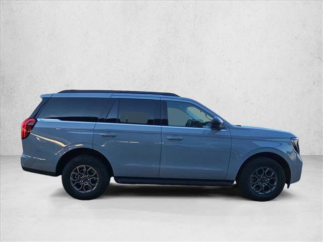 Used 2025 Ford Expedition Active RWD image 4