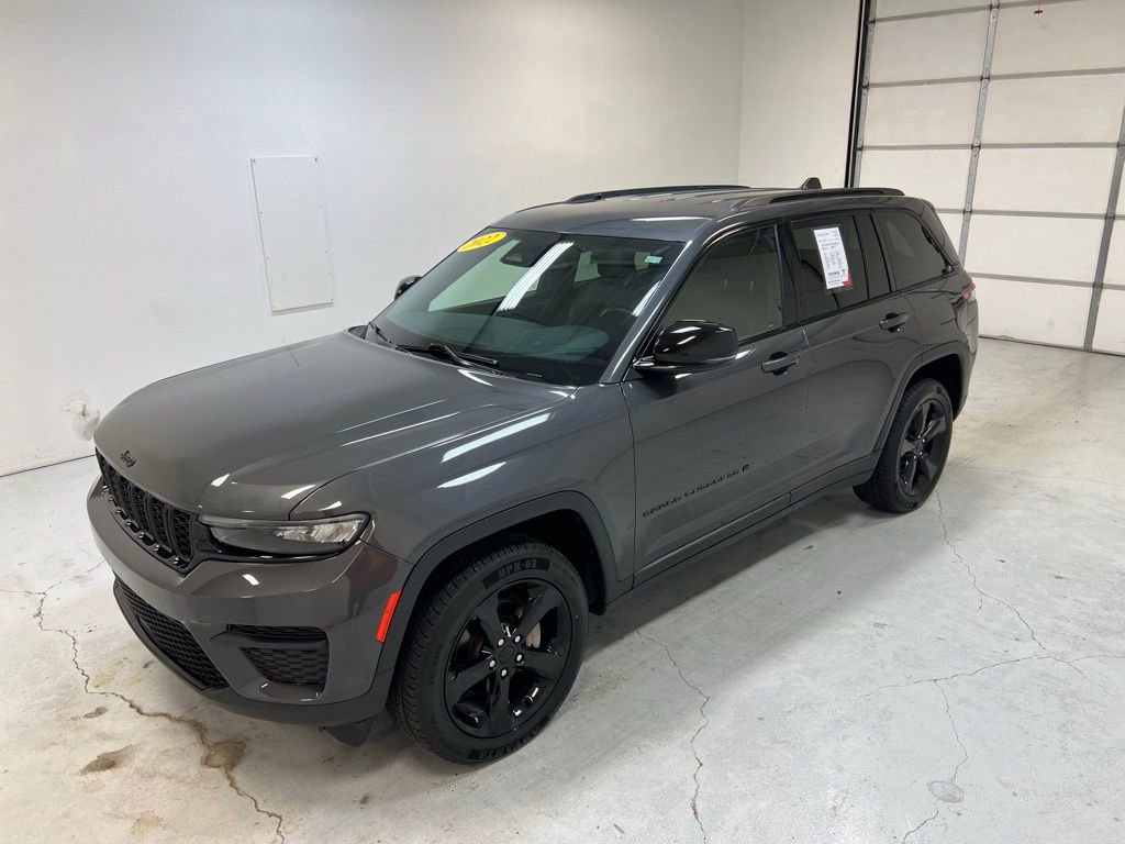 Used 2022 Jeep Grand Cherokee Altitude image 6
