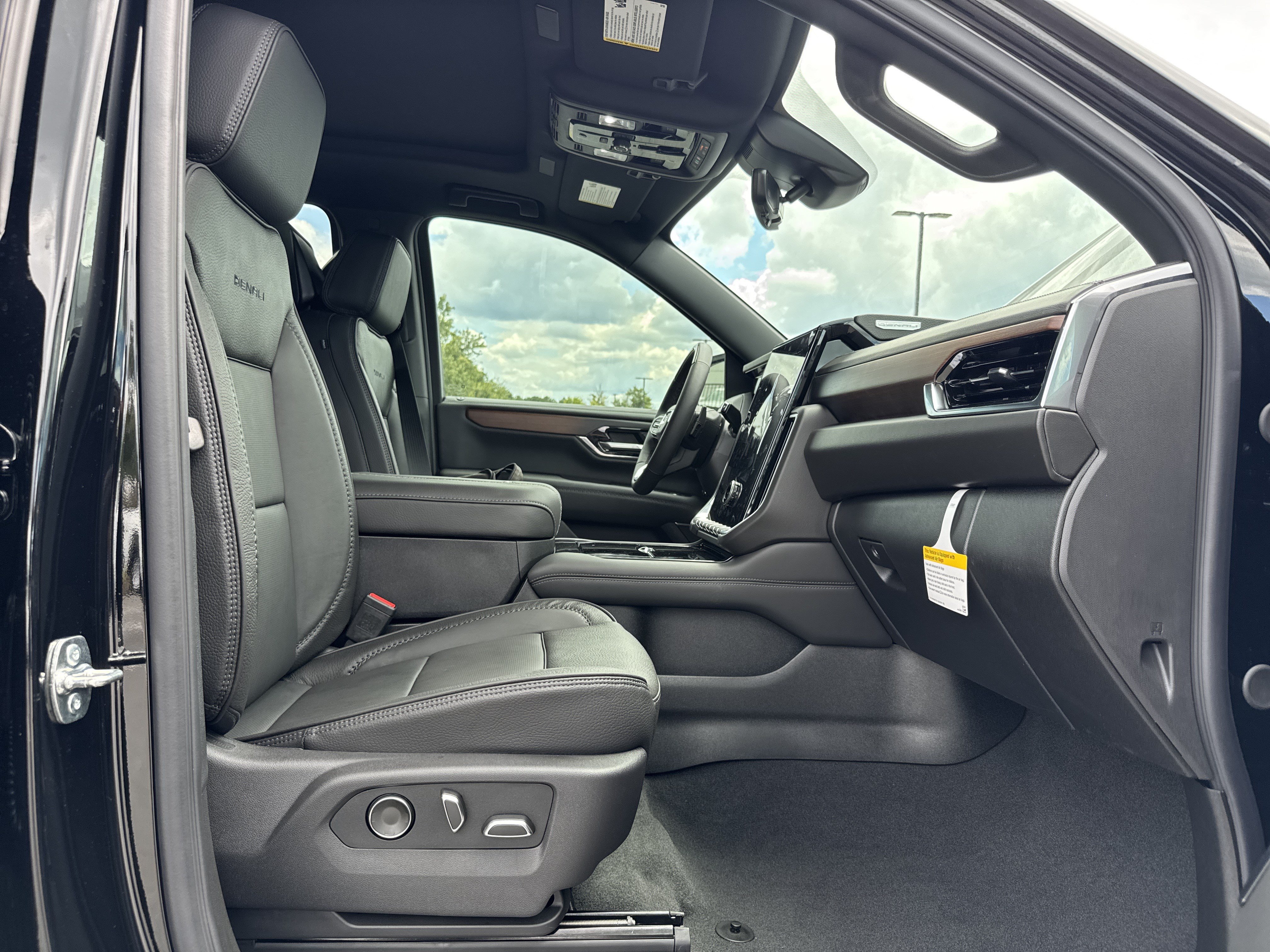 New 2026 GMC Yukon XL Denali w/ Denali Reserve Package AWD/4WD image 35