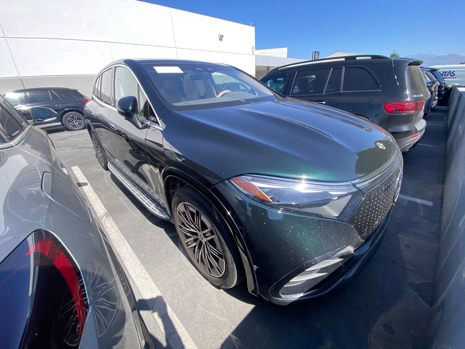 Used 2023 Mercedes-Benz EQS 580 4MATIC SUV image 2