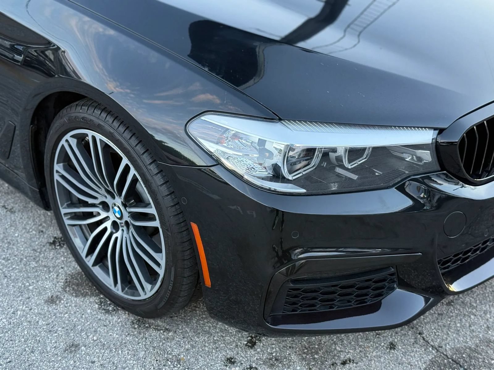 Used 2019 BMW 530i w/ M Sport Package RWD image 10