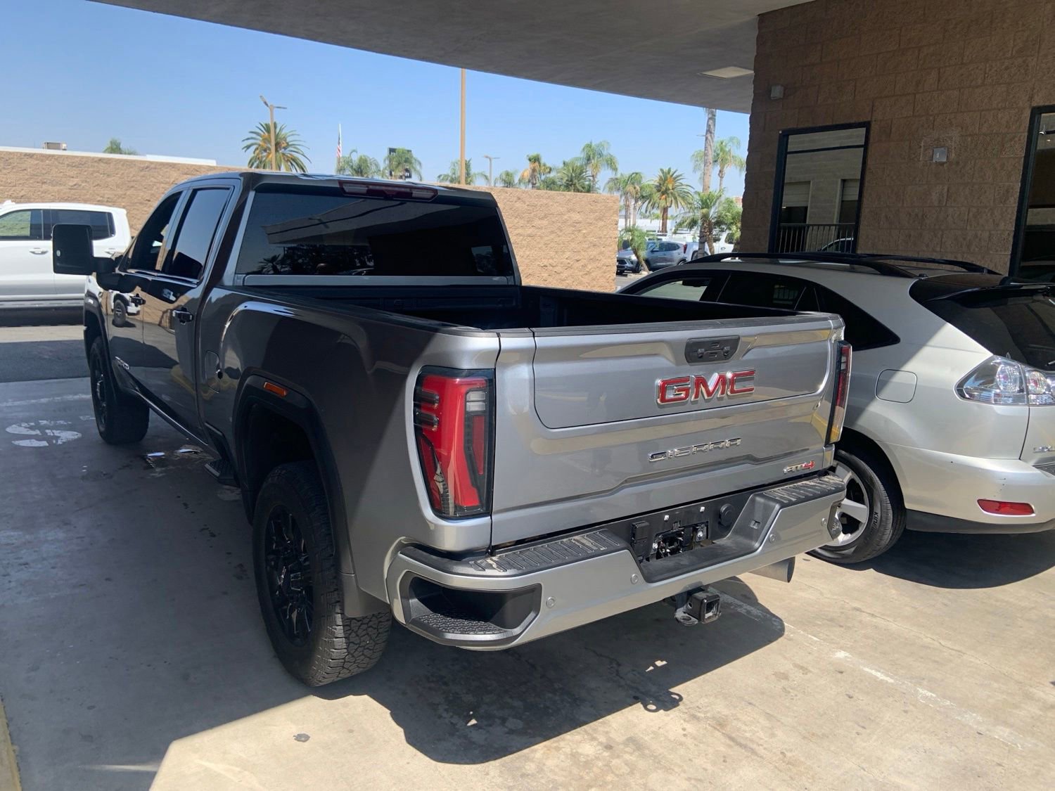 Used 2025 GMC Sierra 2500 AT4 AWD/4WD image 9