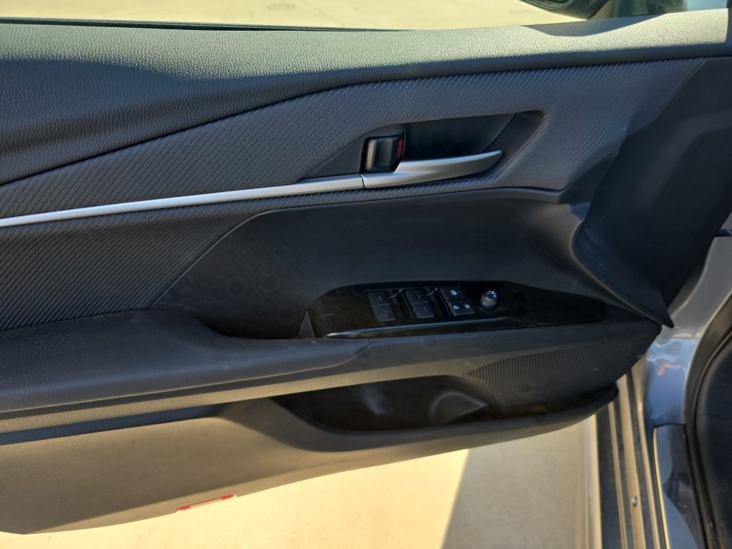 Used 2025 Toyota Camry SE w/ Convenience Package image 14
