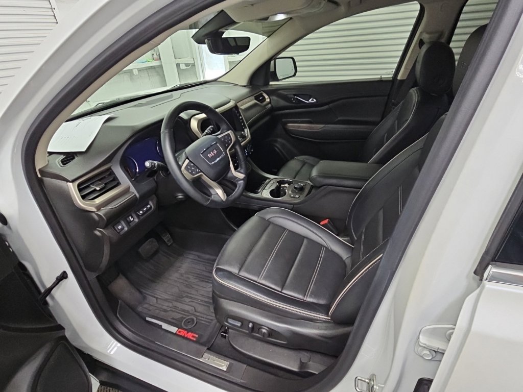 Used 2023 GMC Acadia Denali w/ Denali Ultimate Package AWD/4WD image 11