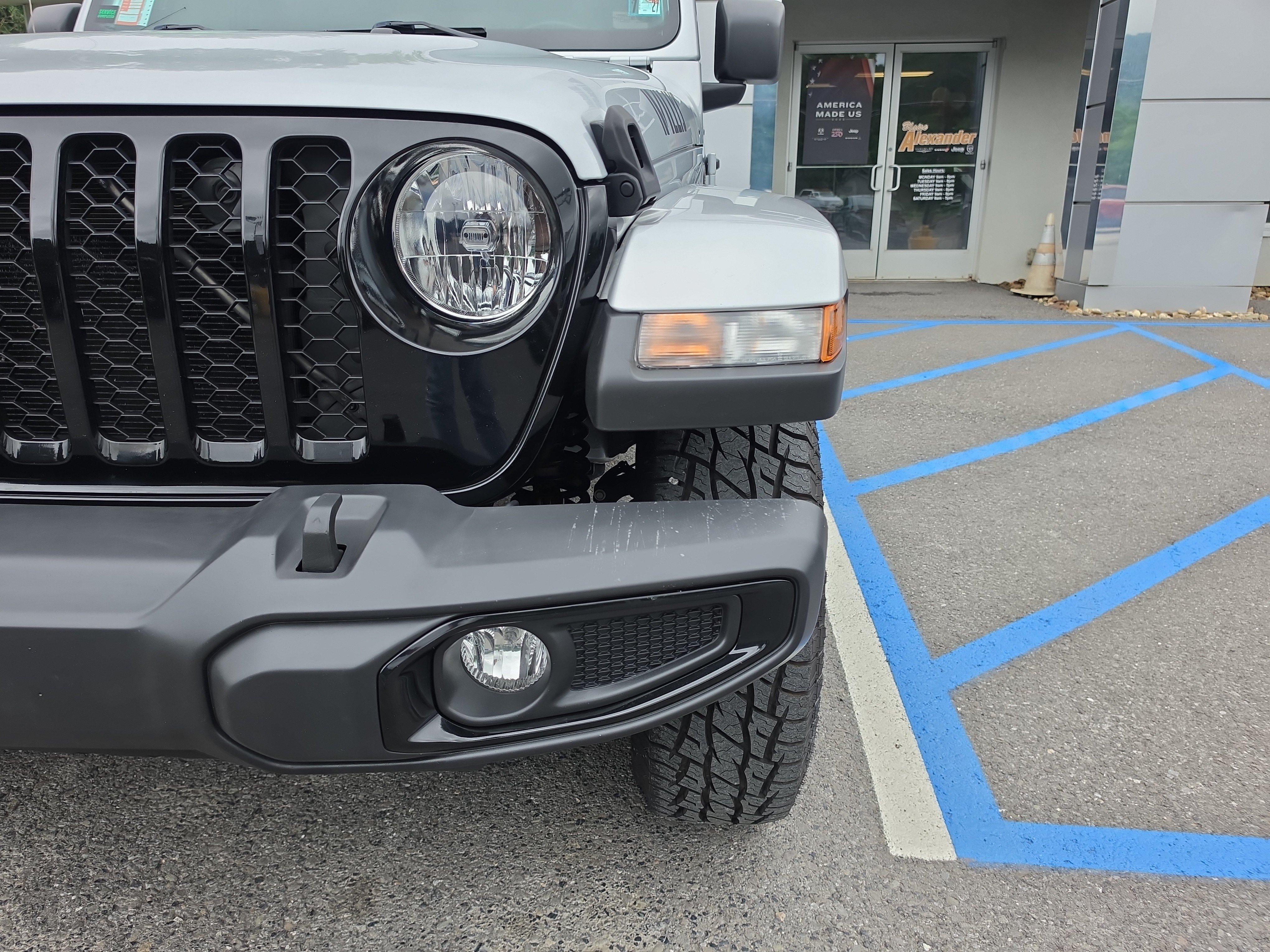 Used 2022 Jeep Gladiator Sport AWD/4WD image 10