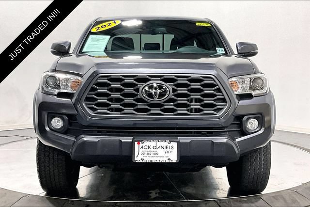 Used 2021 Toyota Tacoma TRD Off-Road w/ Technology Package AWD/4WD image 2