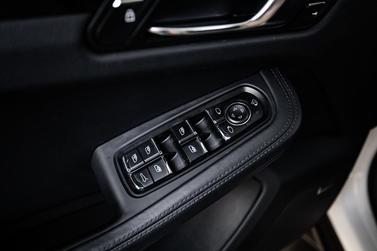 Certified 2024 Porsche Macan Turbo AWD/4WD image 22
