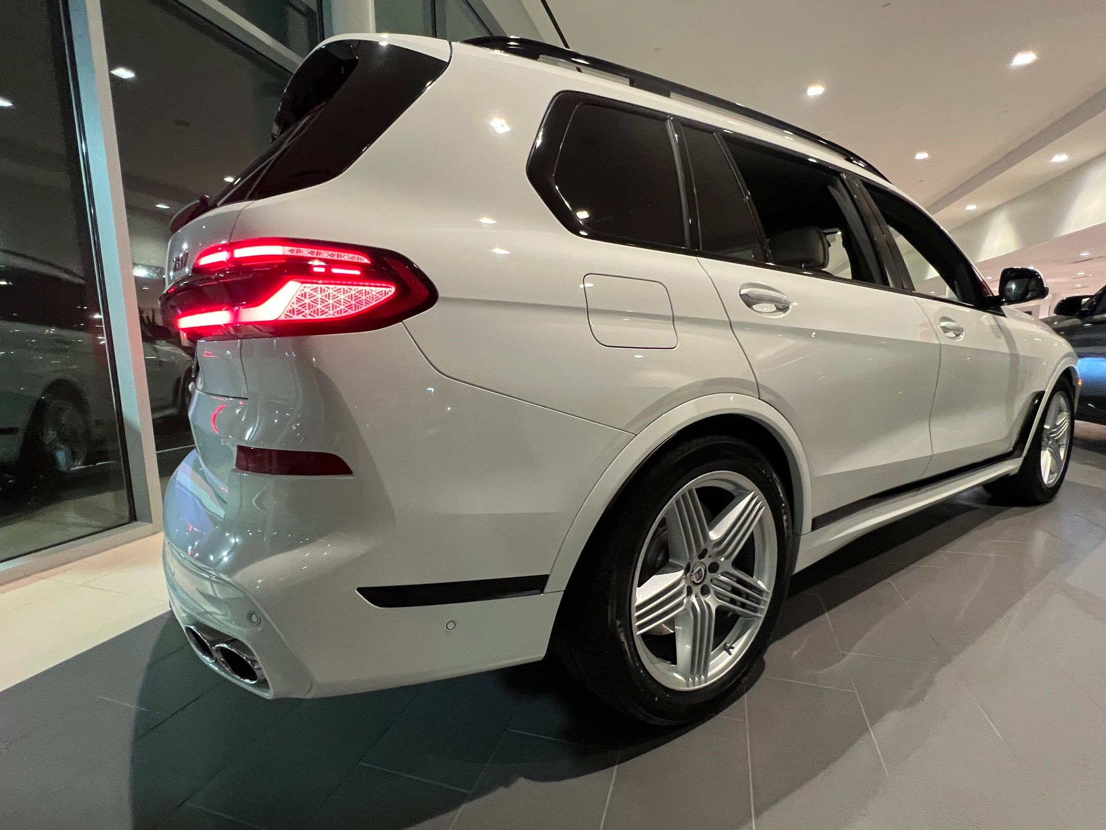 New 2026 BMW ALPINA XB7 image 8