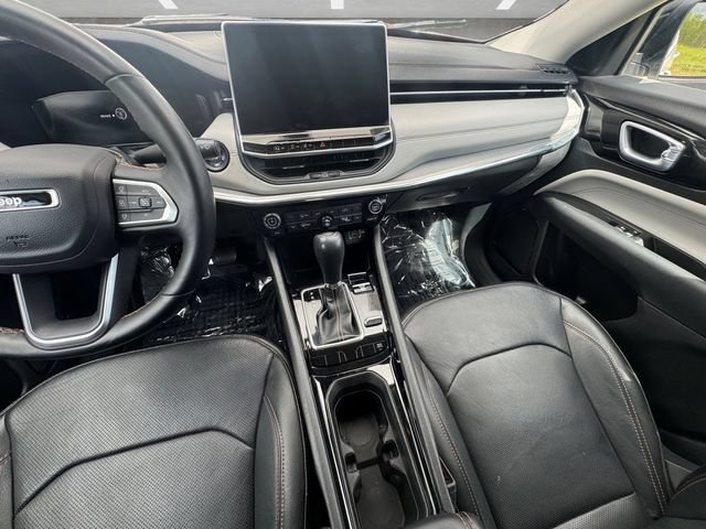 Used 2022 Jeep Compass Limited w/ Elite Group AWD/4WD image 3