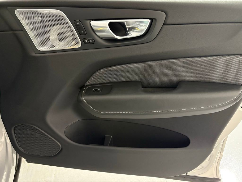 Used 2025 Volvo XC60 T8 Polestar image 40