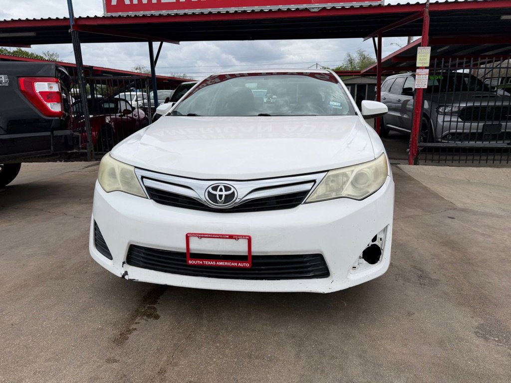 Used 2014 Toyota Camry LE image 3