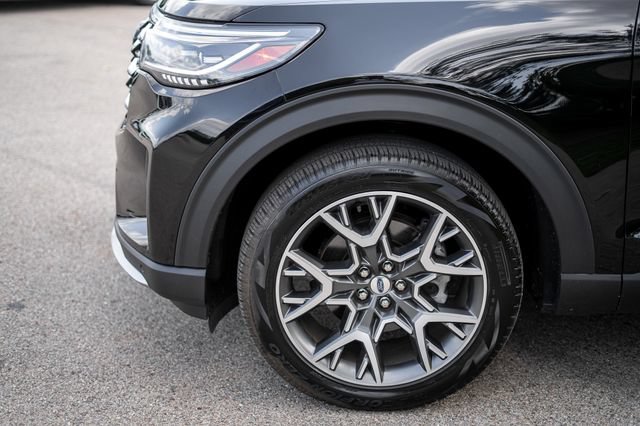 Used 2025 Ford Explorer Platinum w/ Ultimate Package AWD/4WD image 9