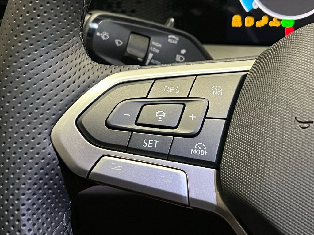 New 2026 Volkswagen Tiguan SE R-Line FWD image 27