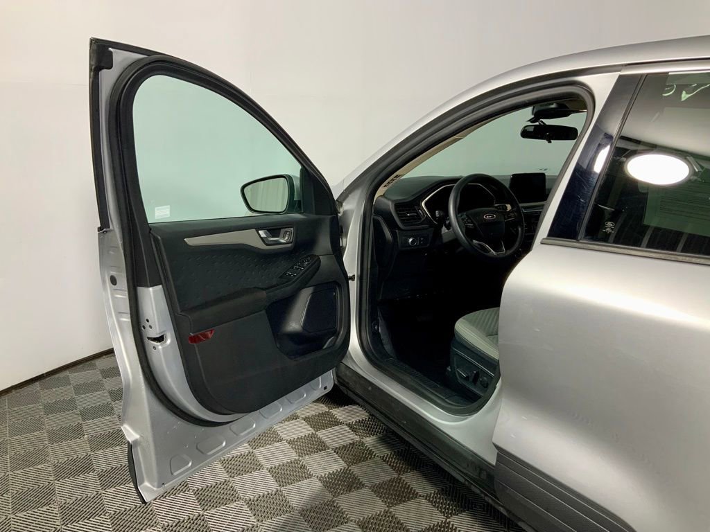 Used 2020 Ford Escape SE image 19