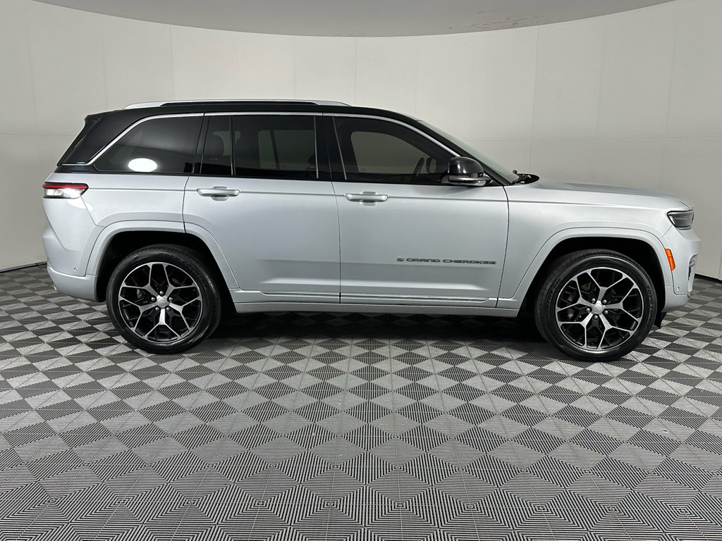 Used 2022 Jeep Grand Cherokee Summit AWD/4WD image 13