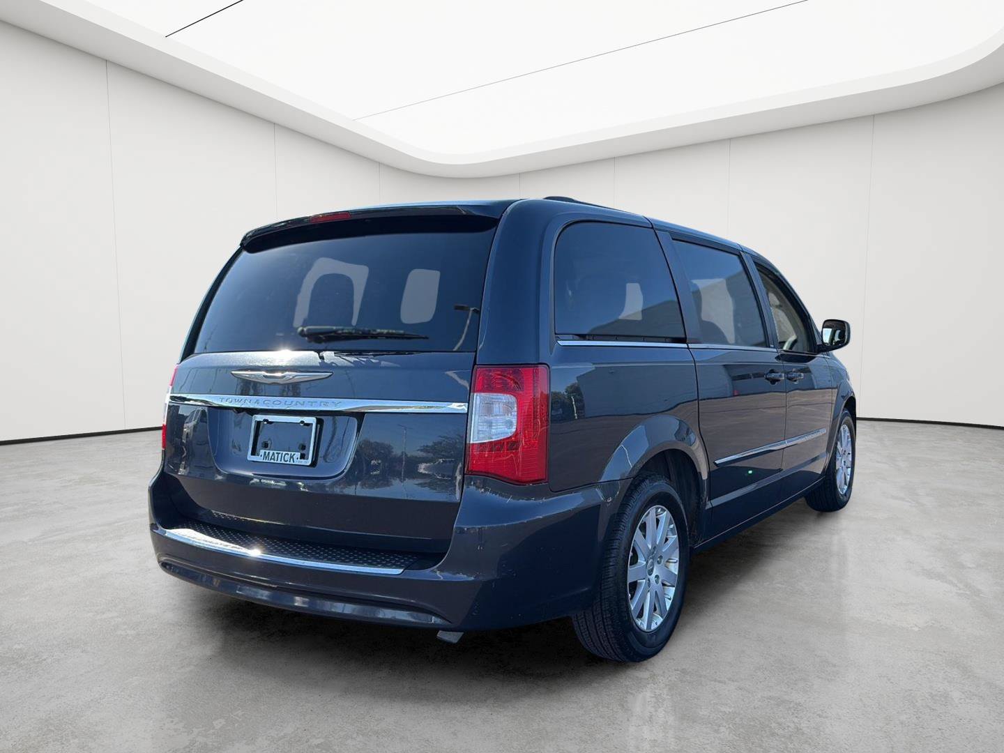 Used 2013 Chrysler Town & Country Touring FWD image 27