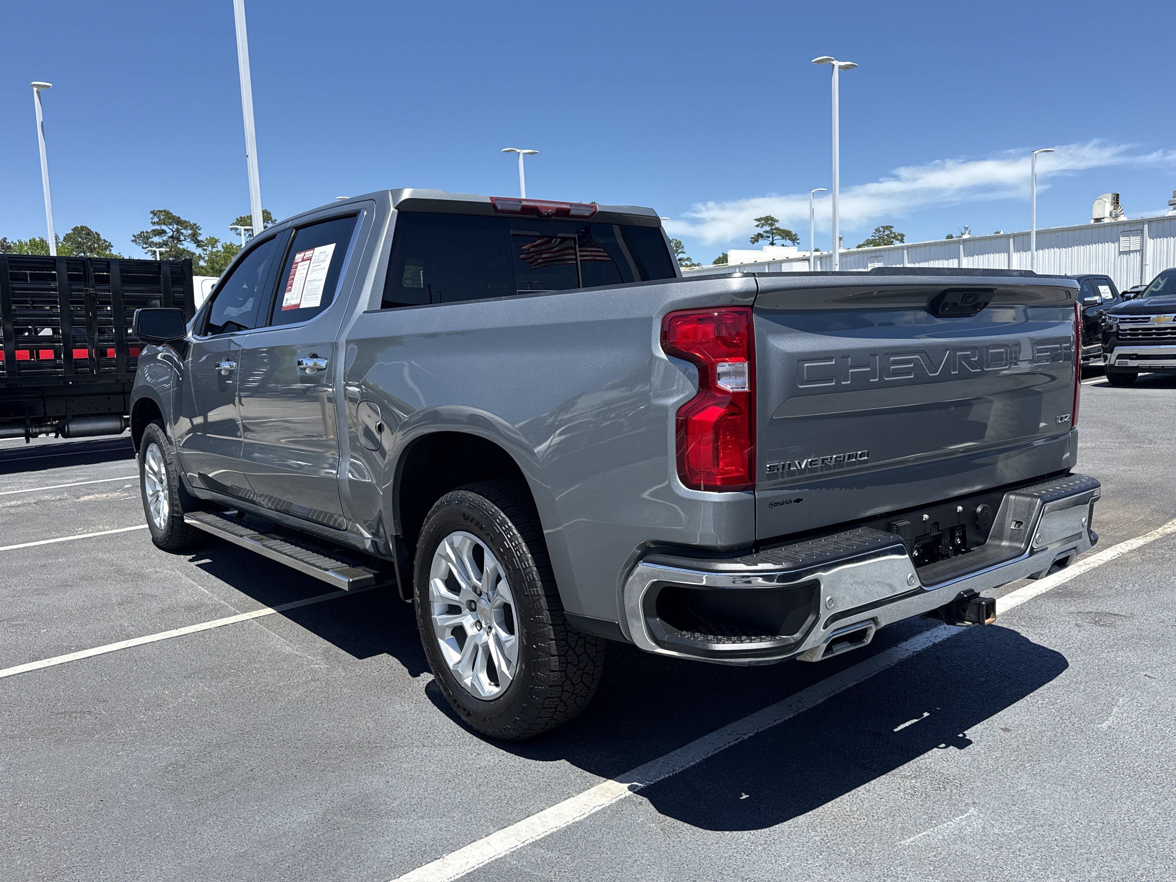 Used 2023 Chevrolet Silverado 1500 LTZ w/ Technology Package AWD/4WD image 14