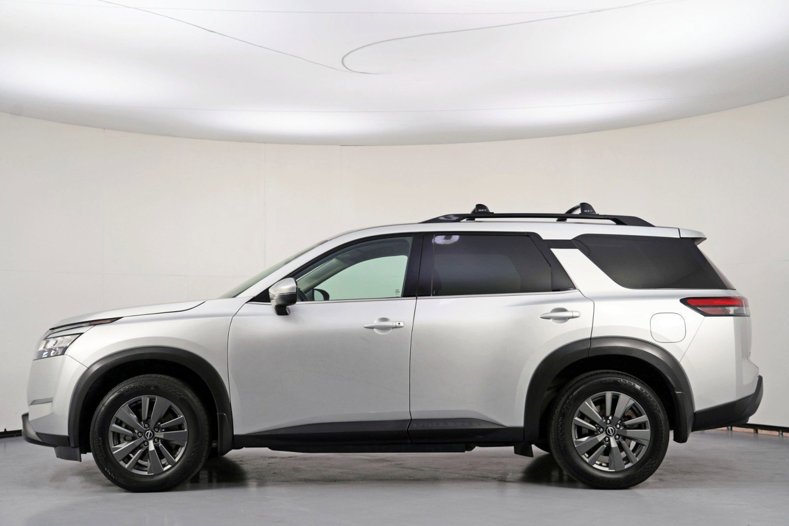 Used 2022 Nissan Pathfinder SV image 9