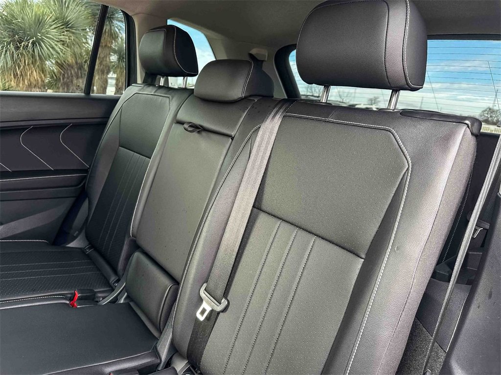 Used 2024 Volkswagen Tiguan SE image 19
