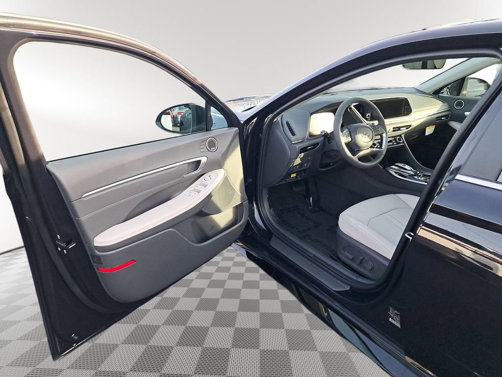 New 2023 Hyundai Sonata Limited w/ Cargo Package image 11