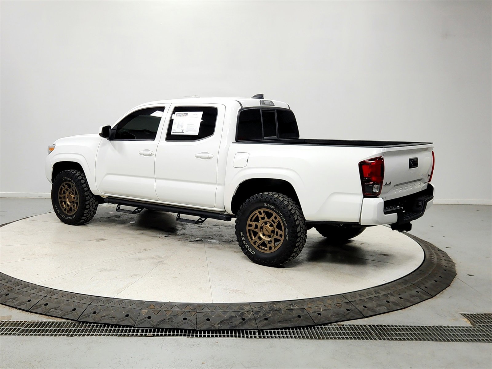 Used 2023 Toyota Tacoma SR image 5