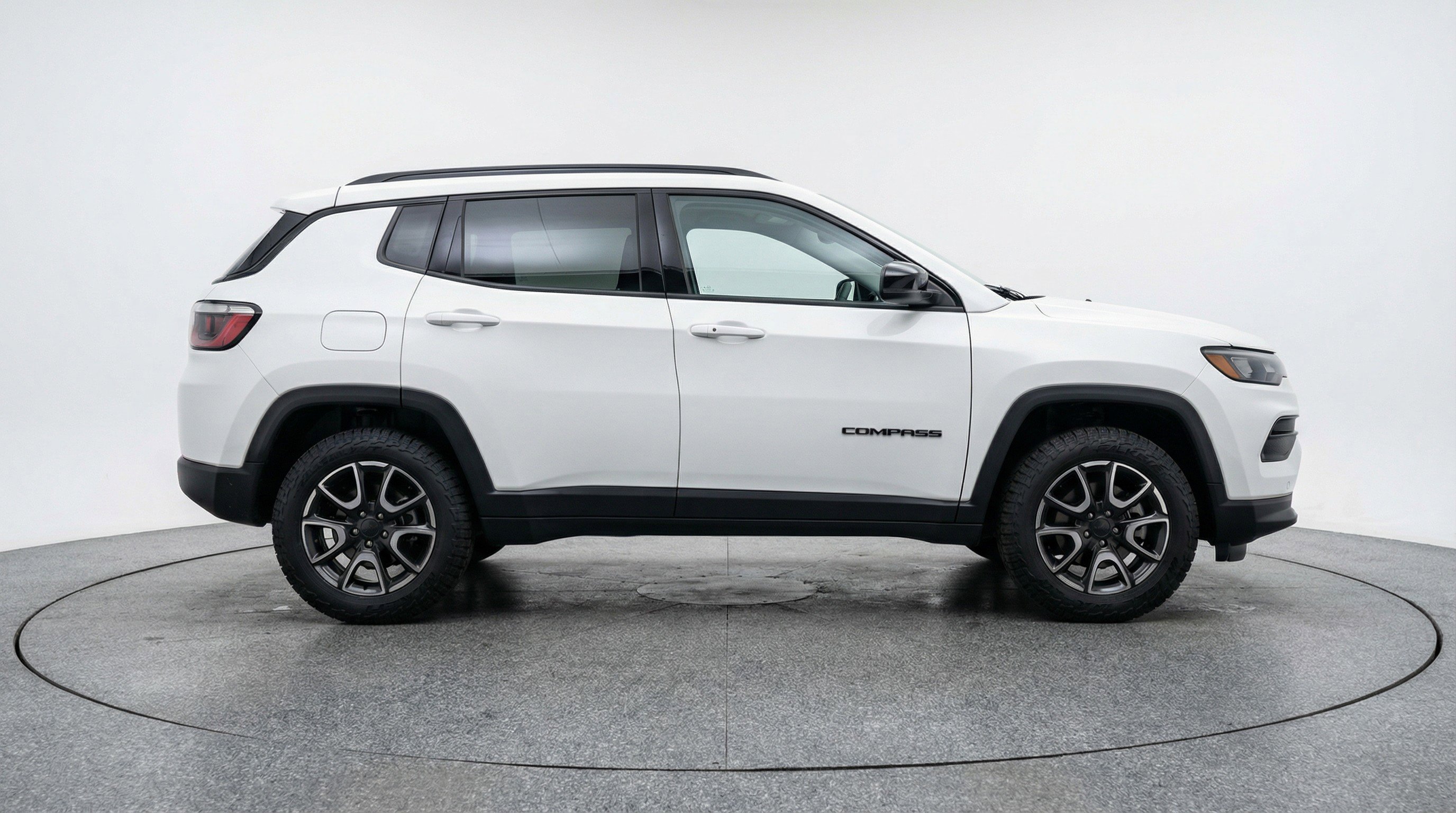 Used 2025 Jeep Compass Trailhawk image 11