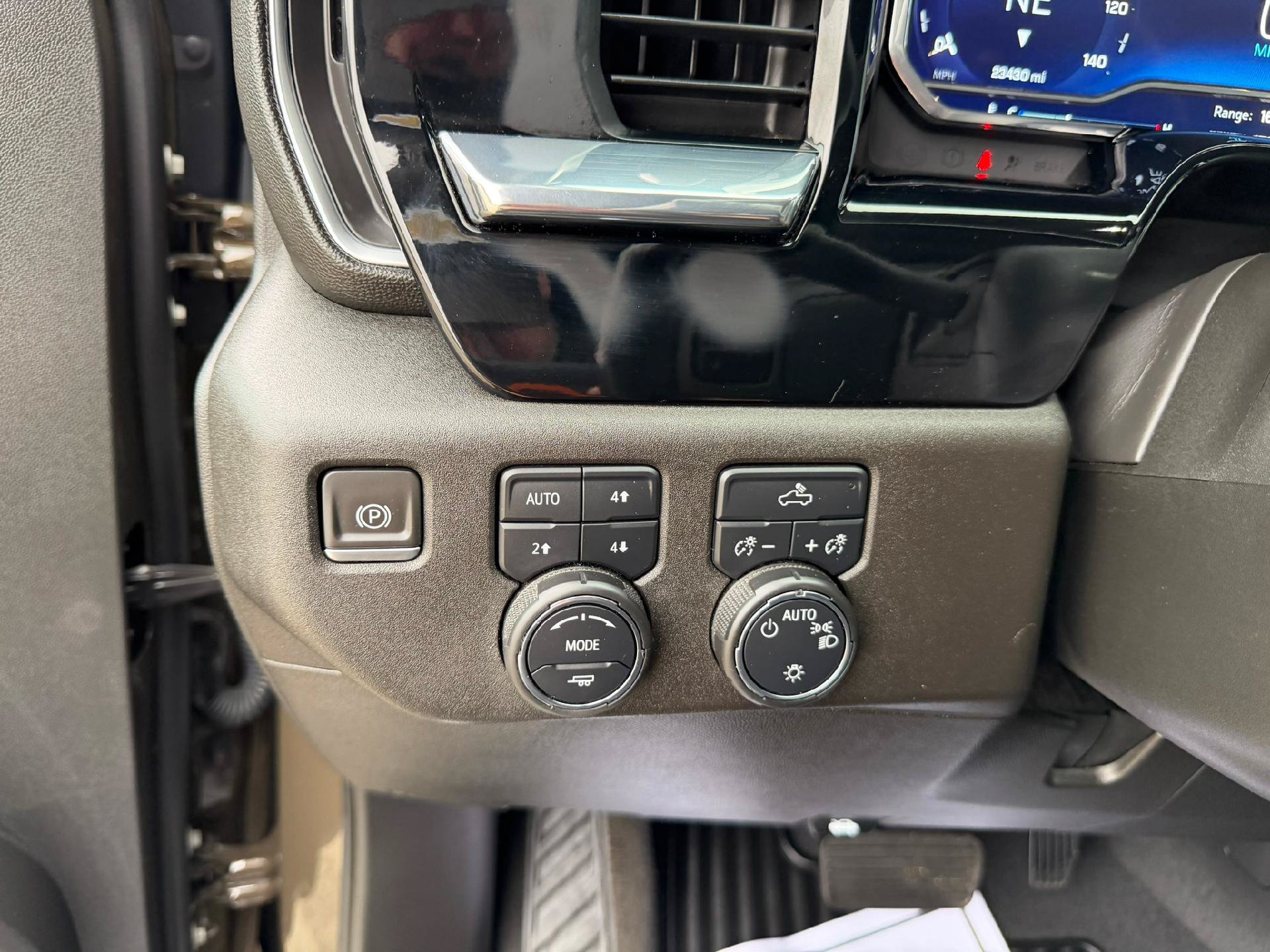 Certified 2023 Chevrolet Silverado 1500 LT w/ Z71 Off-Road Package AWD/4WD image 27
